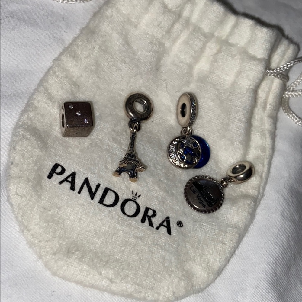 Travelers edition charm set